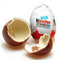 котик с игрушками из Киндера