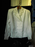 Отдается в дар Белая нарядная блузка