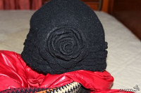 Отдается в дар Черная дизайнерская шляпа шерсть войлок
