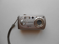 Отдается в дар Старый цифровой фотоаппарат