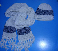 Отдается в дар комплект: шапка + шарф
