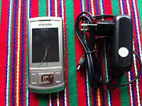 Отдается в дар Телефон-слайдер Samsung с разбитым дисплеем