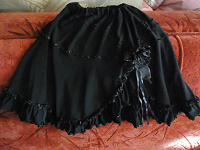 Отдается в дар Нарядная черная юбка на подростка.
