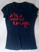 Отдается в дар Футболка She Wants Revenge