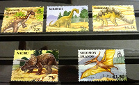 Отдается в дар Динозавры на марках