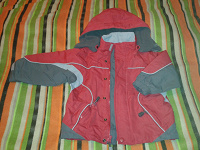 Отдается в дар куртка на теплую и холодную (весну-осень) на 2-3 года