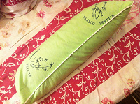 Отдается в дар Прекрасная подушка-валик для вас милые и любимые