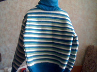 Отдается в дар свитер 3-4 года