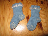 Отдается в дар Вязаные голубые носки на 1-1,5 года