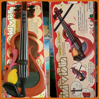 Отдается в дар Детская пластиковая скрипка без смычка