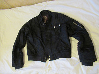 Отдается в дар Куртка женская черная осенне-весенняя, 46 размер