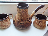 Отдается в дар Керамика: турка и чашки
