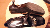 Отдается в дар Туфли черные с вышивкой женские размер 37-38
