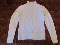 Отдается в дар свитер белый44-46 размер