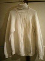 Отдается в дар Белый свитер 46 — го размера.