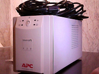 Отдается в дар Источник бесперебойного питания APC Smart-UPC 420 с комплектом кабелей