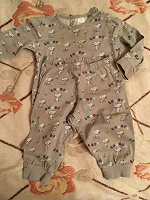 Отдается в дар Пижама для малыша и ещё одёжки на размер 80.