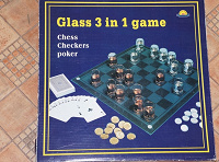 Отдается в дар Шахматы-рюмки, шашки, карты Glass 3 in 1 game