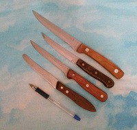 Отдается в дар Кухонные ножи с деревянными ручками.