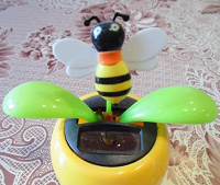 Отдается в дар Пчела на солнечной батарейке