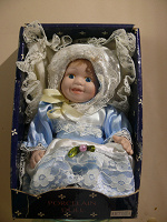 Отдается в дар кукла фарфоровая коллекционная.