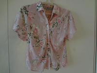 Отдается в дар розовая блузка с цветами
