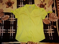 Отдается в дар Женская блузка р. 50 «Кислотно-зеленое настроение»