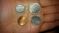 Отдается в дар Монеты- франки и центы