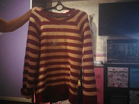 Отдается в дар Фирменный свитер фирмы Bershka 44-46 размер