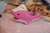Отдается в дар небольшие игрушки. розовый дельфин