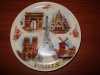 Отдается в дар Маленькая декоративная тарелочка «Париж»