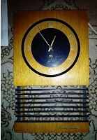 Отдается в дар Часы настенные янтарь советские интерьерные