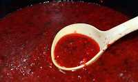 Отдается в дар Соус (кетчуп) томатно-овощной с маринованными огурчиками.