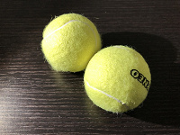 Отдается в дар Два теннисных мяча Torneo