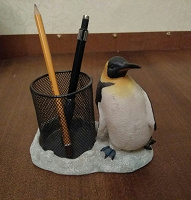 Отдается в дар Карандашница с пингвином