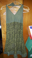Отдается в дар Платье летнее, открытое, зеленое на завязках 44-46