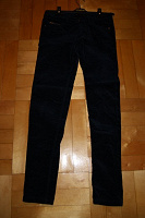 Отдается в дар Женские брюки-джинсы темно-синего цвета