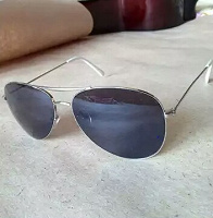 Отдается в дар Солнечные очки.