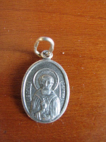 Отдается в дар предположительно серебряный кулон с изображением Сергия Радонежского