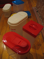 Отдается в дар Пластиковые контейнеры и коробочки, полезные в хозяйстве