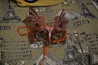 Отдается в дар маска карнавальная и очки для солярия