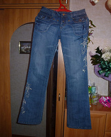 Отдается в дар джинсы 44 размер. новые