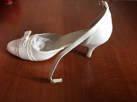 Отдается в дар Свадебные туфли.