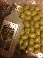 Отдается в дар Сумада и оливки греческие.