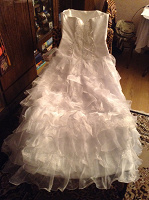 Отдается в дар Свадебное платье 44-46