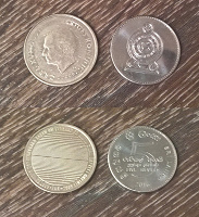 Отдается в дар 2 монеты: Швеция + Шри Ланка