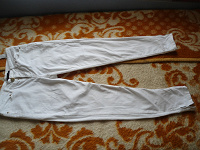 Отдается в дар джинсы белые зауженные размер 42-44