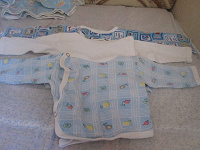 Отдается в дар рубашонки на новорожденных
