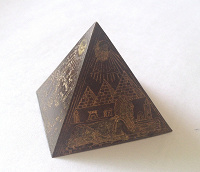Отдается в дар маленькая пирамидка в коллекцию