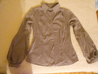 Отдается в дар Рубашка, замечательная, размер 42-44, рост 160см, грудь не больше 2-ого.
